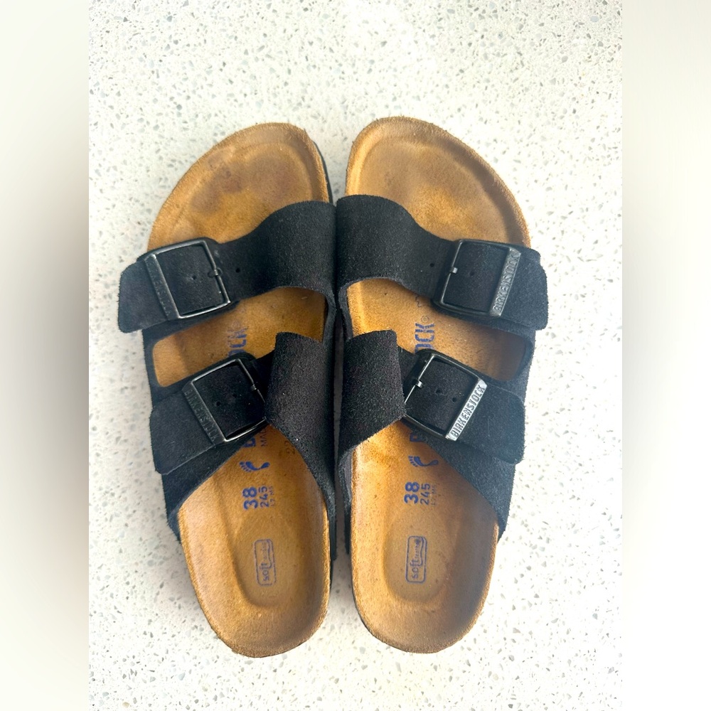 Birkenstock Arizona Soft Footbed
Black Suede Leather size 38 (narrow fit)